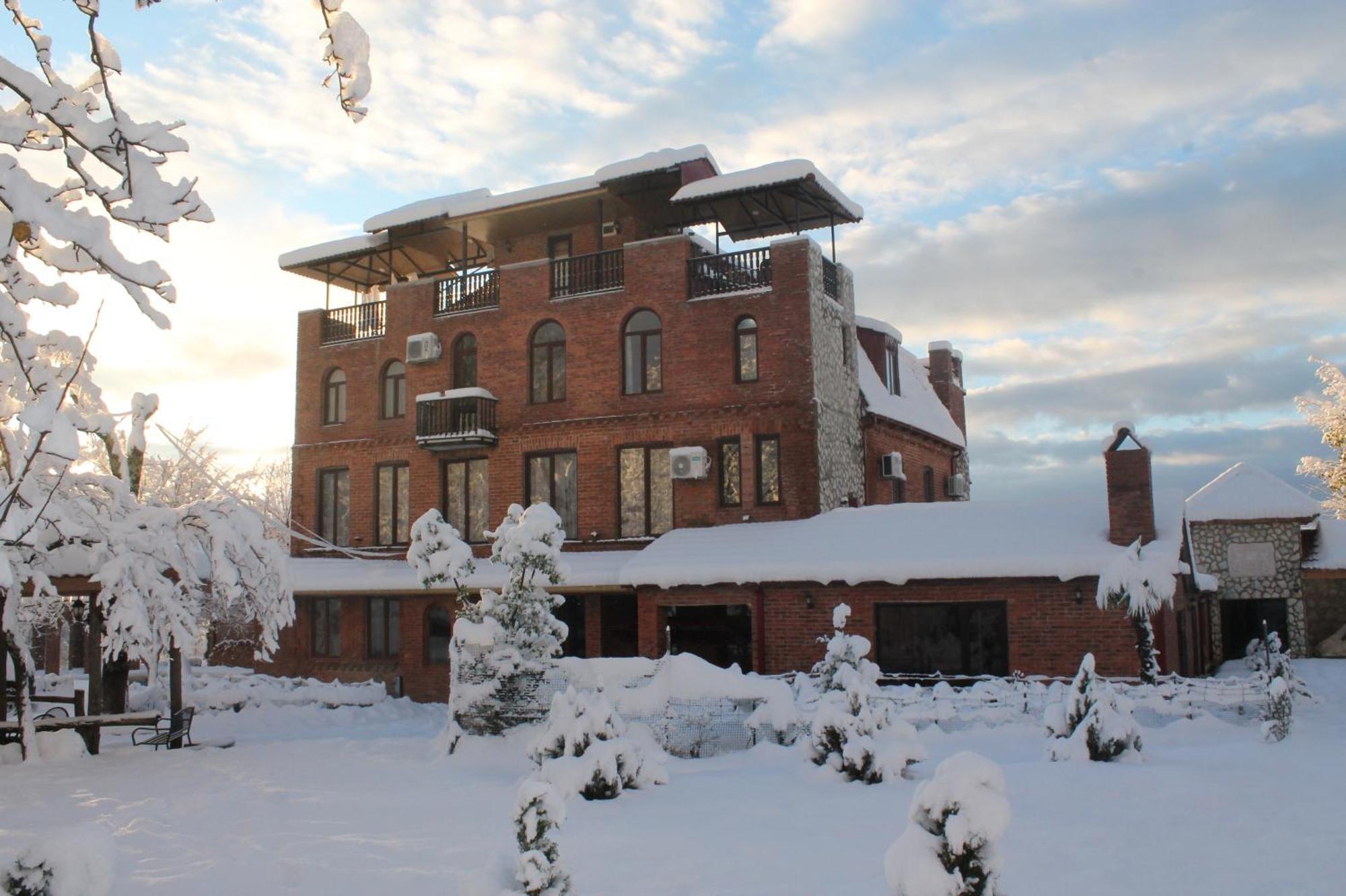 Отель Chateau Gordi Экстерьер фото